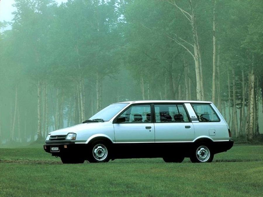 Mitsubishi Space Wagon 1983 года  (фото 2 из 6)